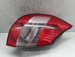 Numéro de pièce fabricant : 8200127704. Feu arriere principal gauche (feux) - RENAULT SCENIC 2 PHASE 1. Modèle du...
