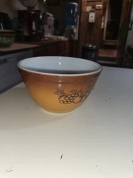 Vintage Pyrex 401 Old Orchard Ombre 1-1/2 Pint Mixing Bowl.