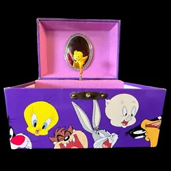 — Vintage Looney Tunes Jewelry Trinket Box — Has Cartoons Famous Tweetie BirdThis vintage Looney Tunes Tweety Bird...