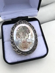 COULEUR NACRE. Bague en Argent massif poinconé 925, tres beau travail de joaillerie,modèle très design. UNIT OF ITEM...