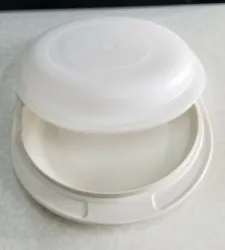 Vintage Tupperware Ultra 21 Ovenware 1725 ¾ Qt Casserole Dish with 1726 Lid. This item is in NEW CONDITION. Please...