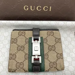 Add some luxury to your style with this vintage Gucci wallet. The brown supreme GG canvas and leather material make it...