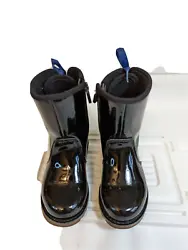 Visible light spots of friction between the boots, inside, near the zipper.
