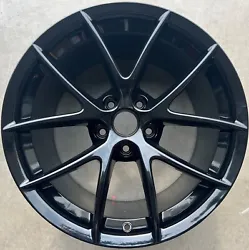 OEM ORIGINAL 19 CHEVROLET CORVETTE Z06 SPYDER REAR WHEEL. There are no scratches, dents, dings, or other blemishes....