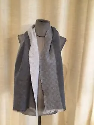 Authentique écharpe laine gris Gucci. Règlement sous 24 h maxi