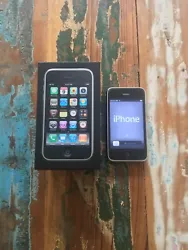 APPLE IPHONE 3GS  (2009) BLACK 32GB DESIMLOCKED. INCLUDED CHARGING CABLE & ORIGINAL EMPTY BOX.