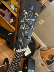 This Limited Edition model features the standard specifications of the SD-40R classic sloped shoulder dreadnaught with...