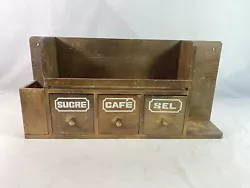 En bon état. Hauteur 10cm. Profondeur 8cm. Largeur 9,7cm.