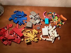 LEGO Lot De Briques Et Pièces Diverses En Vrac. Objet d’occasion vendu dans l’état.Les photos font partie de la...