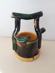 Puit en céramique de Vallauris  Décor oiseau  Hauteur : 16 cm  Longueur : 12 cm  En parfait état