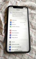 Apple iPhone 11 - 64Go - Noir (Désimlocké).En très parfait état lécran à toujours été protégé dans sa housse...