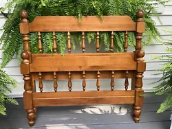 ETHAN ALLEN. BELIEVING IT TO BE BY ETHAN ALLEN NO MAKERS MARK ON IT. HEAD & FOOT BOARDS ONLY.