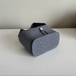 And, with a hand-washable facepad, youll be able to keep the headset fresh and clean to share with your friends.