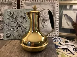 Mid Century Modern brass colored pot pitcher black handle pineapple top Decor. 8 1/4” tall