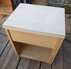 Mid century Kroehler oak nightstand.