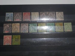 On retrouve 17 timbres obliteres. Voici un joli lot de timbres des anciennes colonies francaises. Bonne valeur.