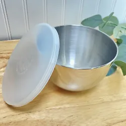 Vintage Revere Ware Stainless Mixing Bowl D-Ring With Lid One Quart Size, CleanThe bowl is 5 1/2