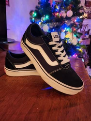 • Old Skool Ward Lo. This mixed material low-top pairs perfectly with jeans and hoodies. Canvas upper. Lace-up...