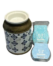 Scentsy Peoria Pottery Full Size Tabletop Warmer w 2 packs of wax melts. The wax melts are new but the warmer is in...