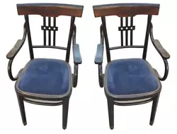 Paire de fauteuil en bois noirci recouvert de velours bleu de dimension 55 cm de large 50 cm de profondeur hauteur 95...