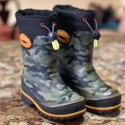 Western Chief Toddler Boy Winter Boot. Camo design and good for -30 F cold as per label on boot. Fully lined inside and...