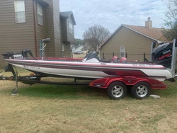 This is a great bass boat that has a very strong Yamaha V Max 250 HP HDPI. boat and outboard cover. boat color,...