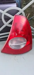 feu arriere droit Renault clio 2 phase 2 de 2003 avec platine et ampoules..