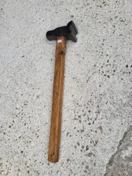 Joli et ancien outil. et nacceptez pas un colis qui a lair abimé.