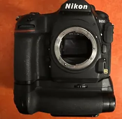 Nikon D850 45.7MP Digital Camera 4117 SHUTTER COUNT!! With Grip And Batteries. Includes body4-en el 18...