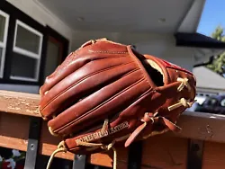 This Rawlings Tim Lincecum Model Pro Preferred baseball glove is perfect for right-handed pitchers. This glove is in...