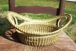 This is a Charleston Sweetgrass Bread Basket that is used for bread, rolls, pastry, and wedding decor. These are...