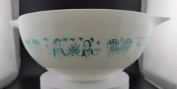Vintage PYREX Blue Turquoise Amish Butterprint #443 - 2 1/2 QT Cinderella Bowl.  Some of the print has faded off