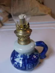 Here is a small finer oil lamp that I purchased at a Estate Sale.  It is in very good condition.  See pictures for...
