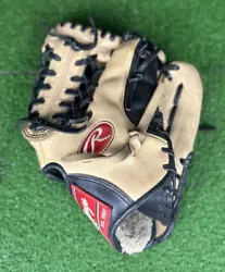 This high-quality Rawlings baseball glove is perfect for any baseball enthusiast. With a size of 11.5 inches, it is...