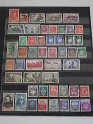 On retrouve 49 timbres neufs avec charnieres. Voici un joli lot de timbres de France en vrac. Bonne valeur.