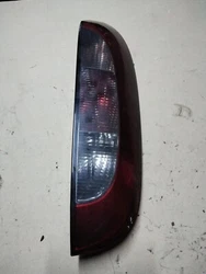 Feu Arrière droit (passager ) opel corsa C 5 portes année 2004  Vendu complet avec la platine porte ampoule ...
