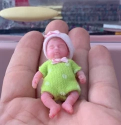 1:The limbs of the doll cannot be separated. Because the baby doll is solid, it fits better with real human cubs....