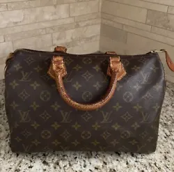 Authentic Louis Vuitton Speedy Shoulder Bag 30 Brown Canvas. pre owned. 100% authentic has signs of use. leather parts...