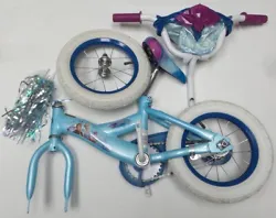 Let your little one ride in Arendelle style with this kids bike featuring their favorite Frozen 2 characters: Anna,...
