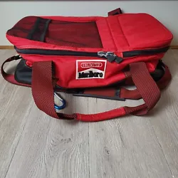 Vintage Marlboro cooler bag.  Pre owned with some signs of wear, dust inside.  Measures approx 20.5