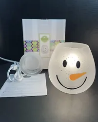 Scentsy Full Sized Wax Warmer Frosty Glow Snowman Speckled In Box New and never usedShipping is a $25.00I’m only able...
