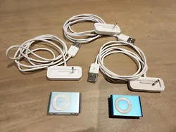 Apple IPod Shuffle 1Go lot de 2.  Lot de deux iPod Shuffle de capacité 1Go et 3 stations daccueil (connection PC et...