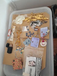 Lot 49 De Bijoux Fantaisie Et Montres Lunettes. Tous en très bon état