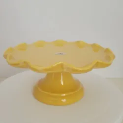 Cake Plate Maioliche Jessica Pedestal Gold Made in Italy 8”Diameter, Dishwasher and Microwave SafeVery Good Pre-owned...
