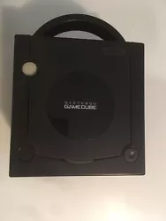 Coque Nintendo Gamecube Pal Complète Noir. En bon état général, pas de cassure avec tous les caches présent....