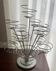 Wonderful silver metal wire muffin/cupcake display holder with a rotating baseExcellent Preowned conditionQuick free...
