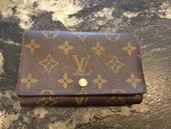 Authentique porte monnaie portefeuille Louis Vuitton. Règlement sous 24 h maxiMarques d usages