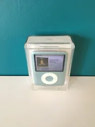 Model : A1236. Disque dur / Hard Drive : 8GB. Apple iPod nano 3 with original box included.