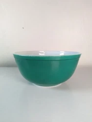 The inside of this bowl is in GREAT condition.