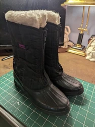 Womens Sorel Kaufman Lined Winter Snow Boots Size 7.5. The boots are in excellent cosmetic condition with plenty of...